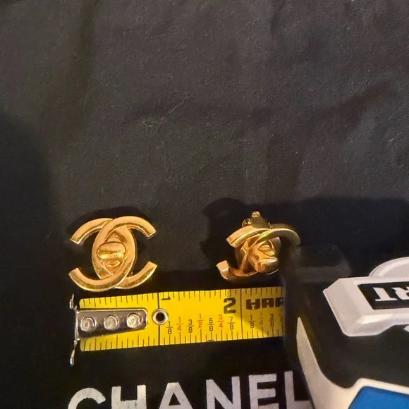 Authentic Vintage 24K Gold Plated Chanel CC Turnlock Clip on Earrings 1996 - Picture 5 of 10